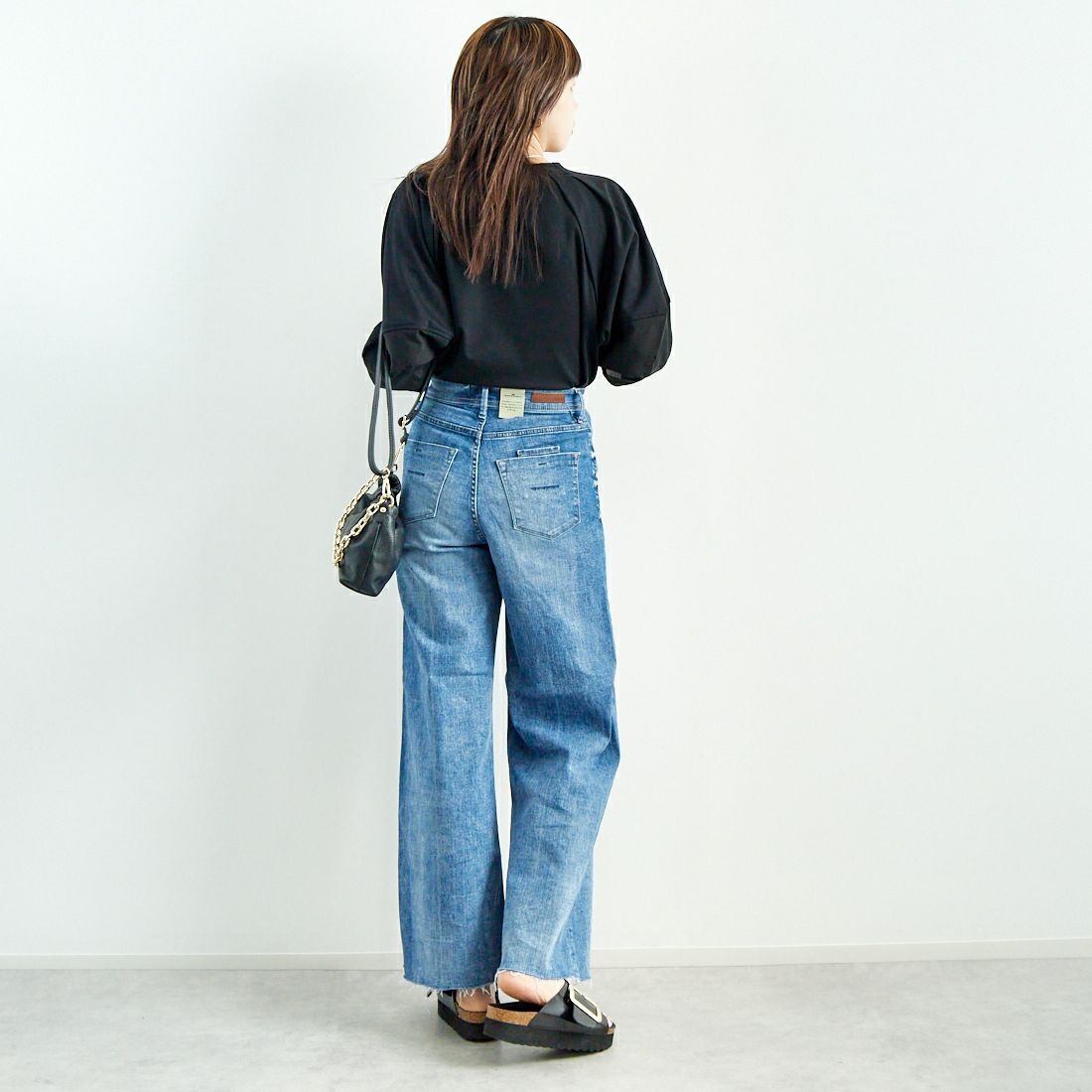 YANUK [ヤヌーク] ワイドフレアデニムパンツ [57134307] CVL &&モデル身長：167cm 着用サイズ：24&&