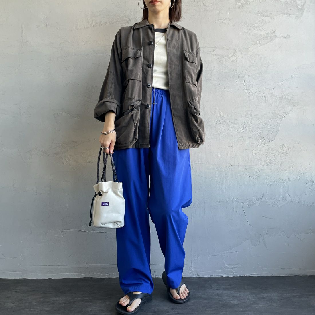 Jeans Factory Clothes [ジーンズファクトリークローズ] 7DAYSナイロンイージーパンツ [IN11-PT-5] ﾌﾞﾙｰ &&モデル身長：158cm 着用サイズ：F&&