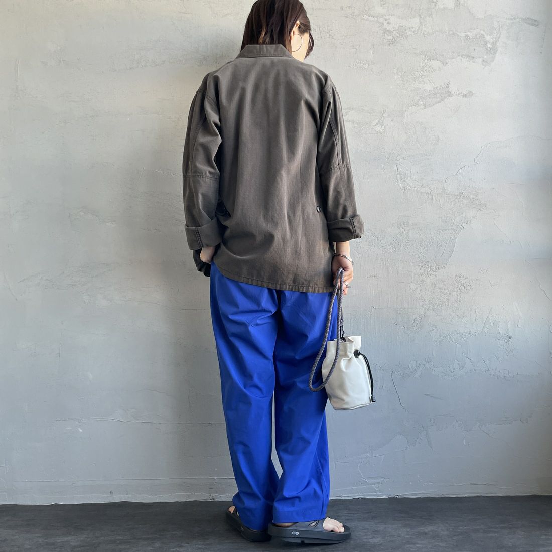 Jeans Factory Clothes [ジーンズファクトリークローズ] 7DAYSナイロンイージーパンツ [IN11-PT-5] ﾌﾞﾙｰ &&モデル身長：158cm 着用サイズ：F&&