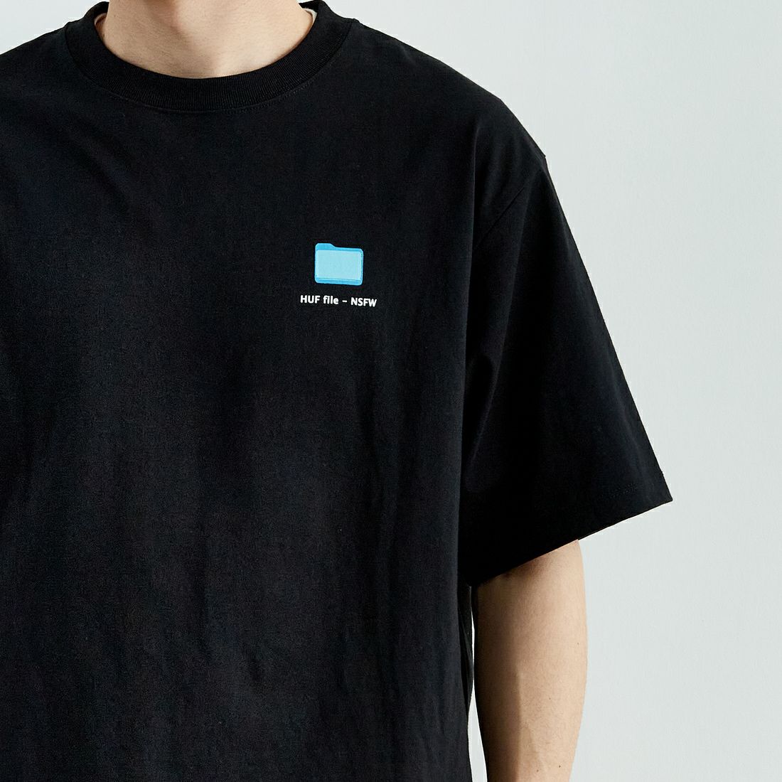 HUF [ハフ] デスクトップ ショートスリーブTシャツ [TS02400] BLACK &&モデル身長：168cm 着用サイズ：M&&
