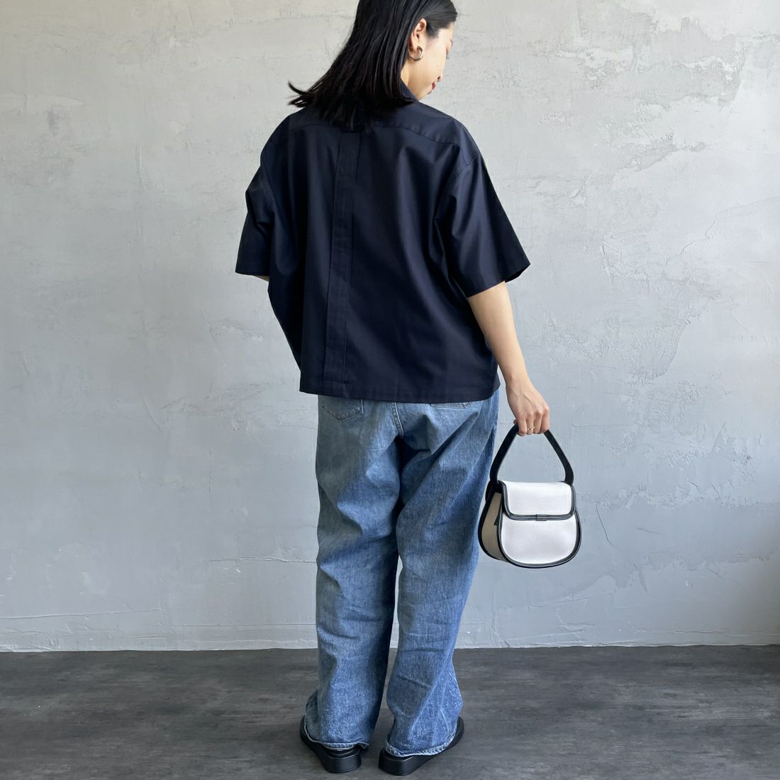 FRED PERRY [フレッドペリー] ワンポイントロゴ刺繍 プラケットシャツブラウス [G9176] 608 NAVY &&モデル身長：163cm 着用サイズ：10&&