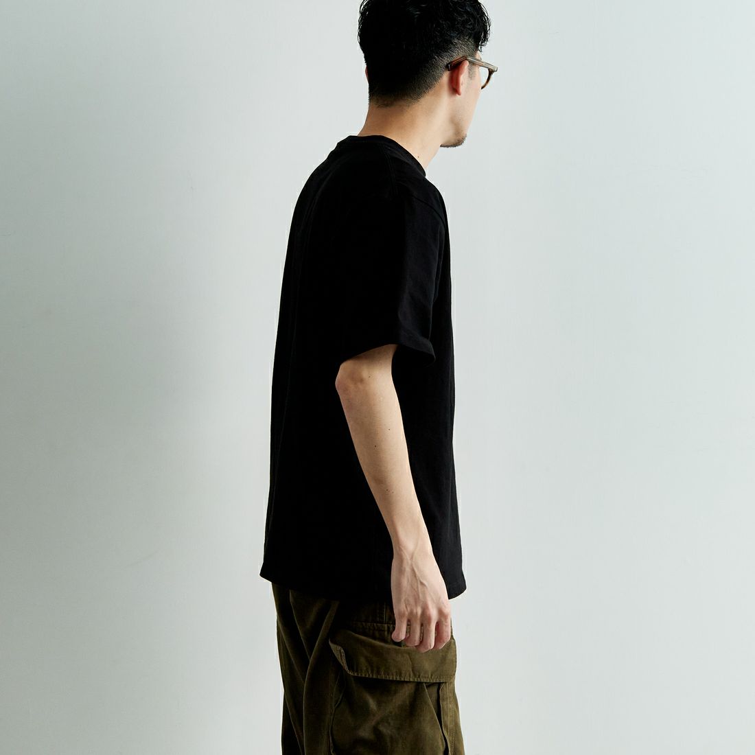 HUF [ハフ] SET MEGABLAST ショートスリーブTシャツ [TS02481] BLACK &&モデル身長：168cm 着用サイズ：M&&