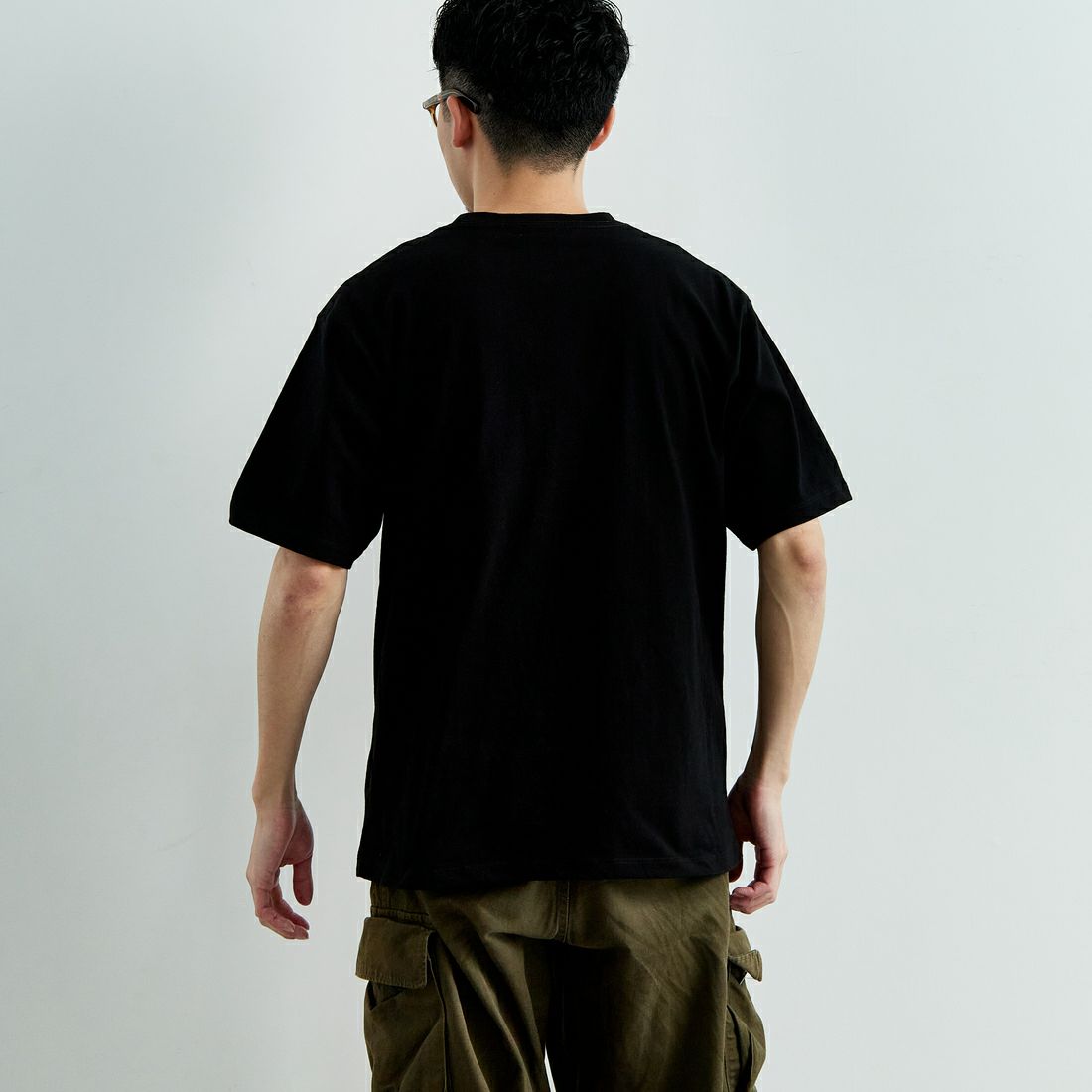 HUF [ハフ] SET MEGABLAST ショートスリーブTシャツ [TS02481] BLACK &&モデル身長：168cm 着用サイズ：M&&