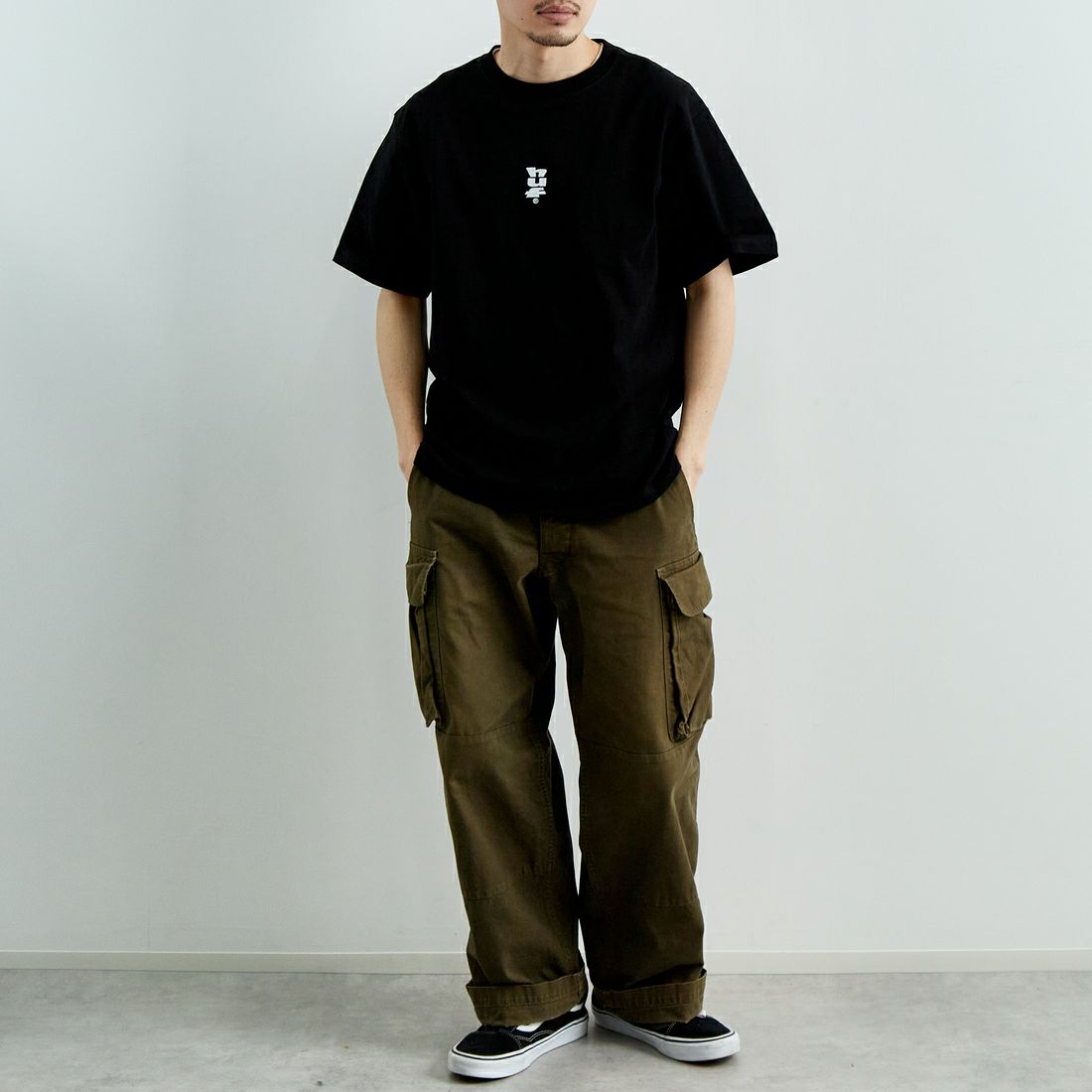 HUF [ハフ] SET MEGABLAST ショートスリーブTシャツ [TS02481] BLACK &&モデル身長：168cm 着用サイズ：M&&