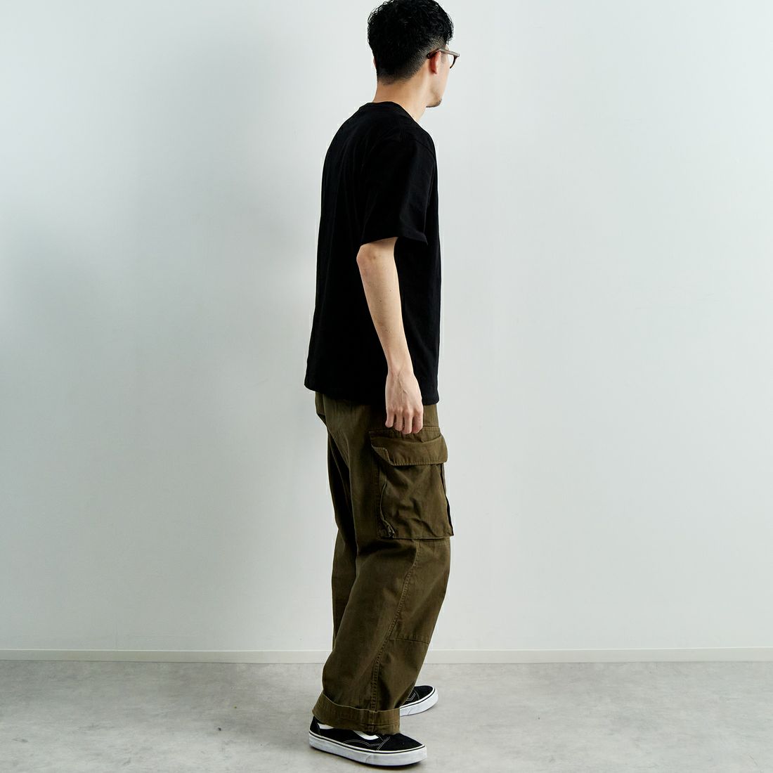 HUF [ハフ] SET MEGABLAST ショートスリーブTシャツ [TS02481] BLACK &&モデル身長：168cm 着用サイズ：M&&