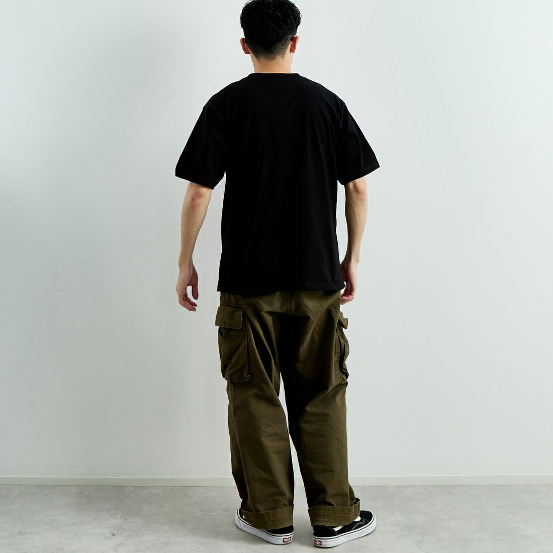 HUF [ハフ] SET MEGABLAST ショートスリーブTシャツ [TS02481] BLACK &&モデル身長：168cm 着用サイズ：M&&
