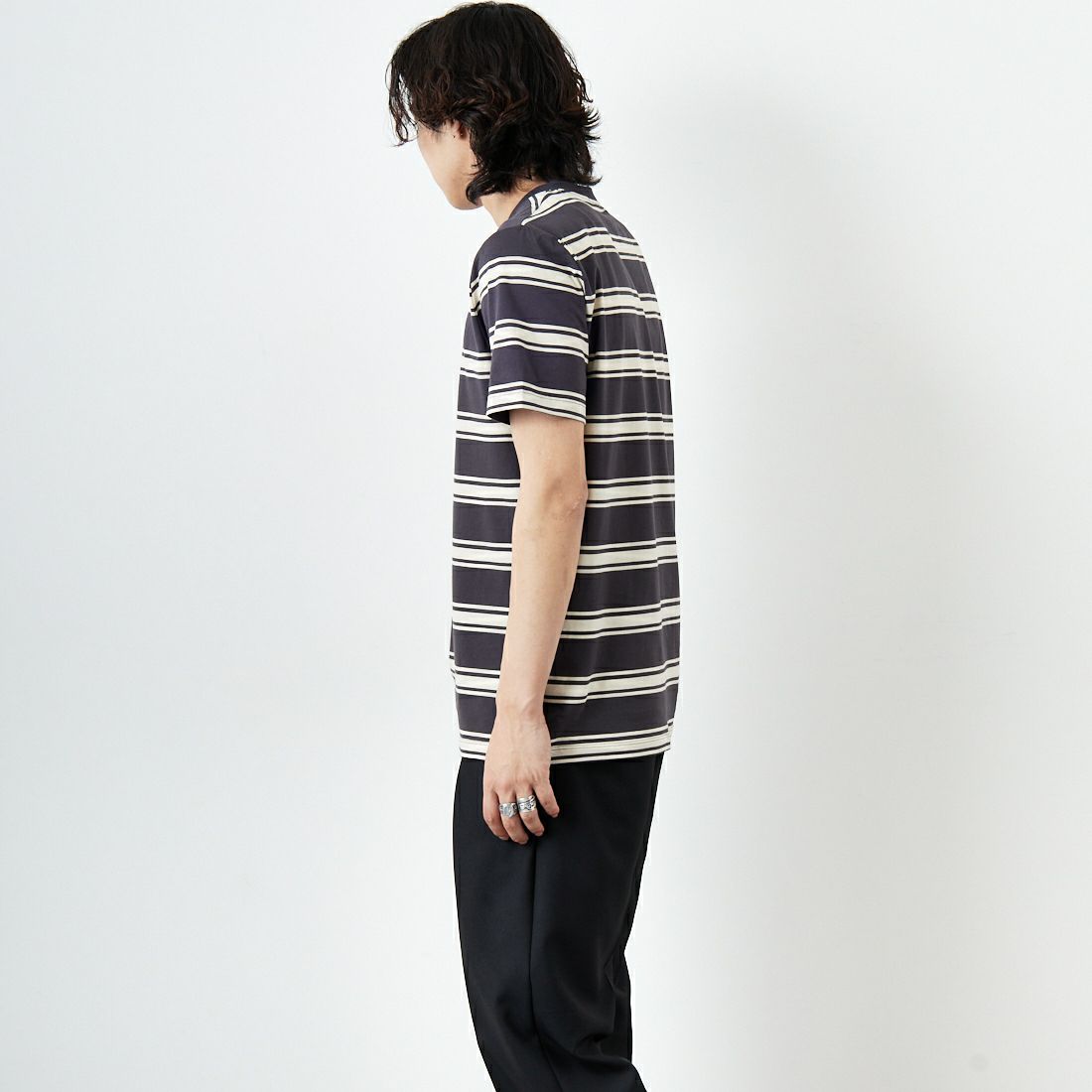 FRED PERRY [フレッドペリー] ファインストライプ ワンポイントロゴ刺繍Tシャツ [M9851] 297 ANCHER &&モデル身長：179cm 着用サイズ：M&&