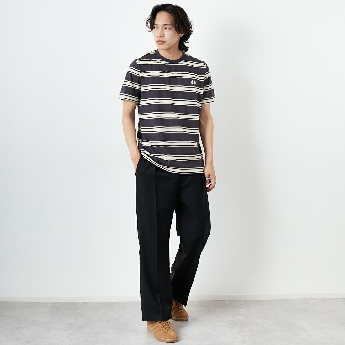 FRED PERRY [フレッドペリー] ファインストライプ ワンポイントロゴ刺繍Tシャツ [M9851] 297 ANCHER &&モデル身長：179cm 着用サイズ：M&&