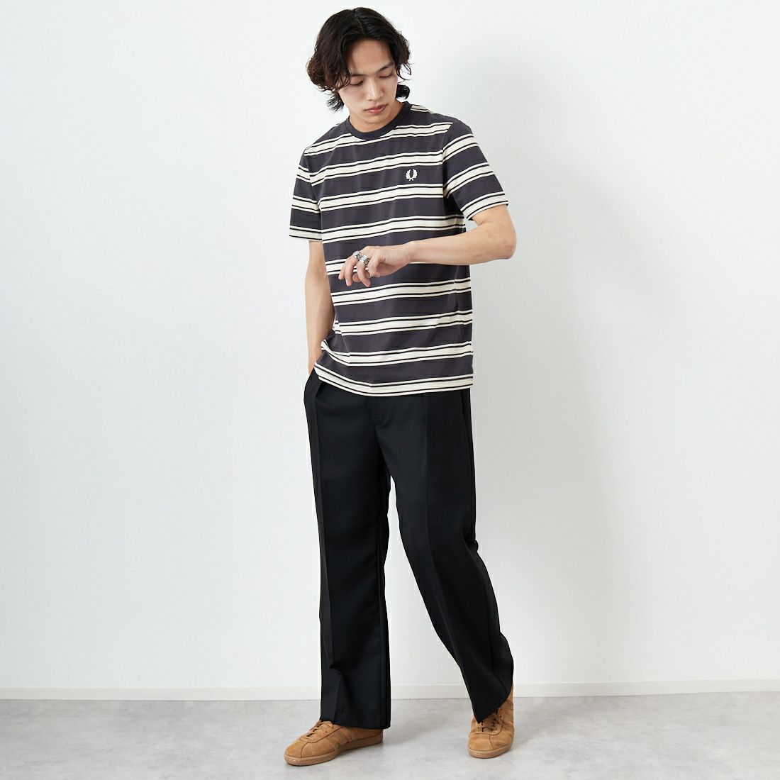 FRED PERRY [フレッドペリー] ファインストライプ ワンポイントロゴ刺繍Tシャツ [M9851] 297 ANCHER &&モデル身長：179cm 着用サイズ：M&&