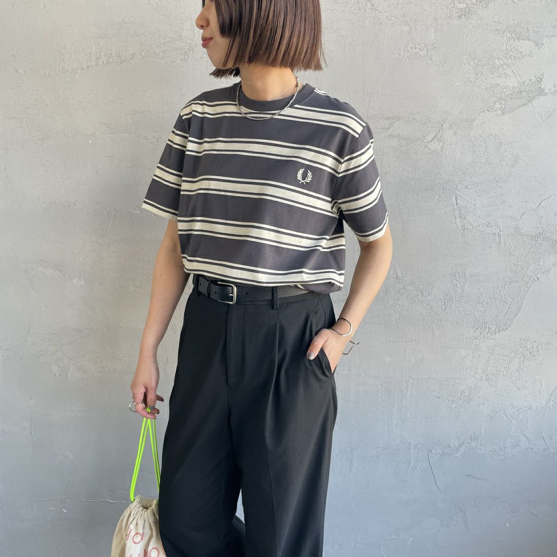 FRED PERRY [フレッドペリー] ファインストライプ ワンポイントロゴ刺繍Tシャツ [M9851] 297 ANCHER &&モデル身長：159cm 着用サイズ：S&&