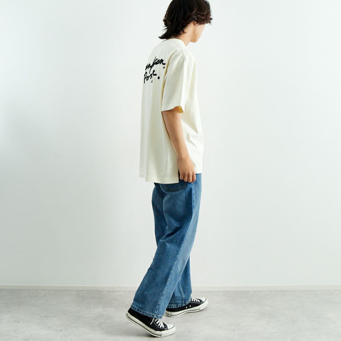 MANHATTAN PORTAGE [マンハッタンポーテージ] 手書き風バック刺繍ロゴ ショートスリーブTシャツ [25SS-MP-M608] IVORY &&モデル身長：179cm 着用サイズ：XL&&