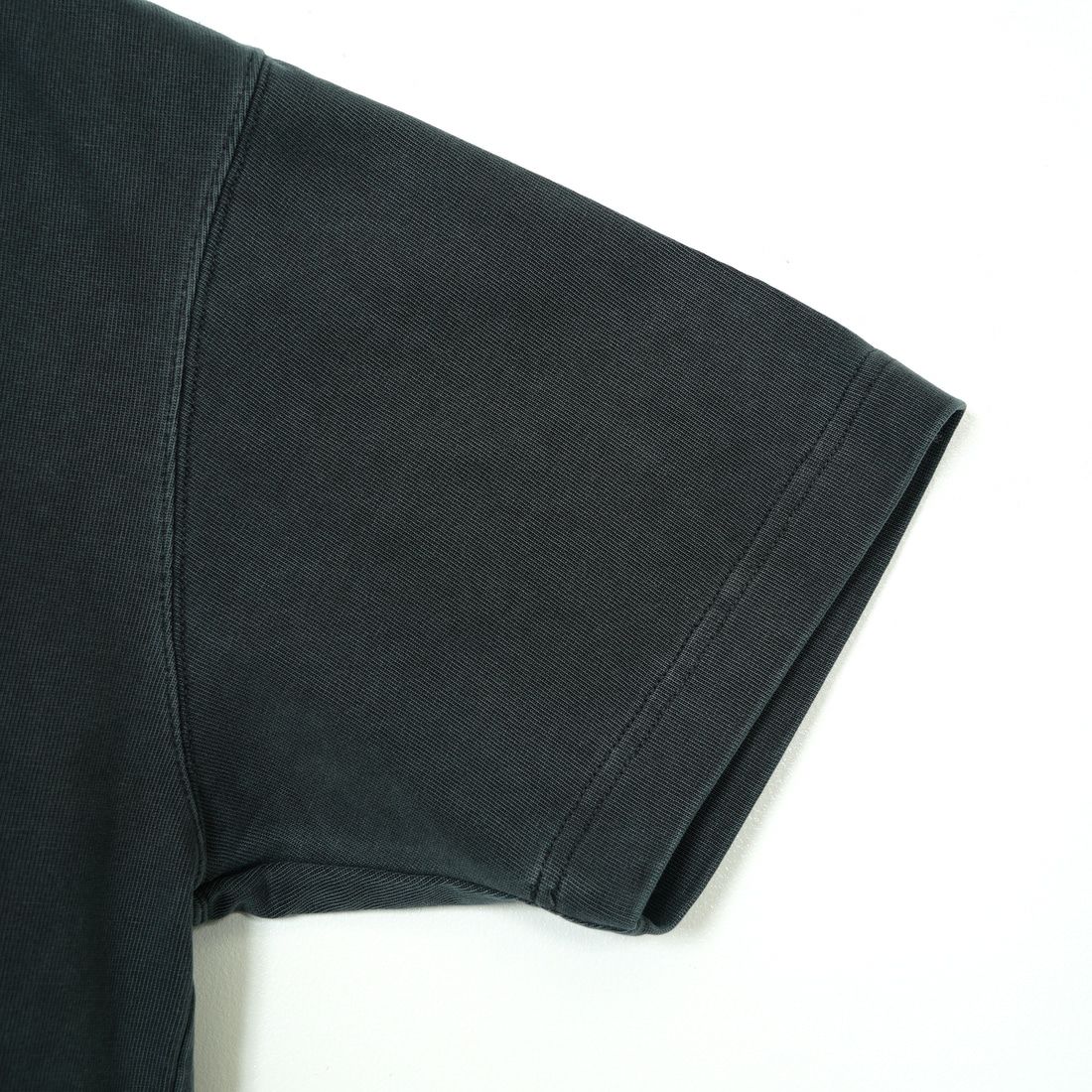MANHATTAN PORTAGE [マンハッタンポーテージ] 手書き風バック刺繍ロゴ ショートスリーブTシャツ [25SS-MP-M608] CHARCOAL