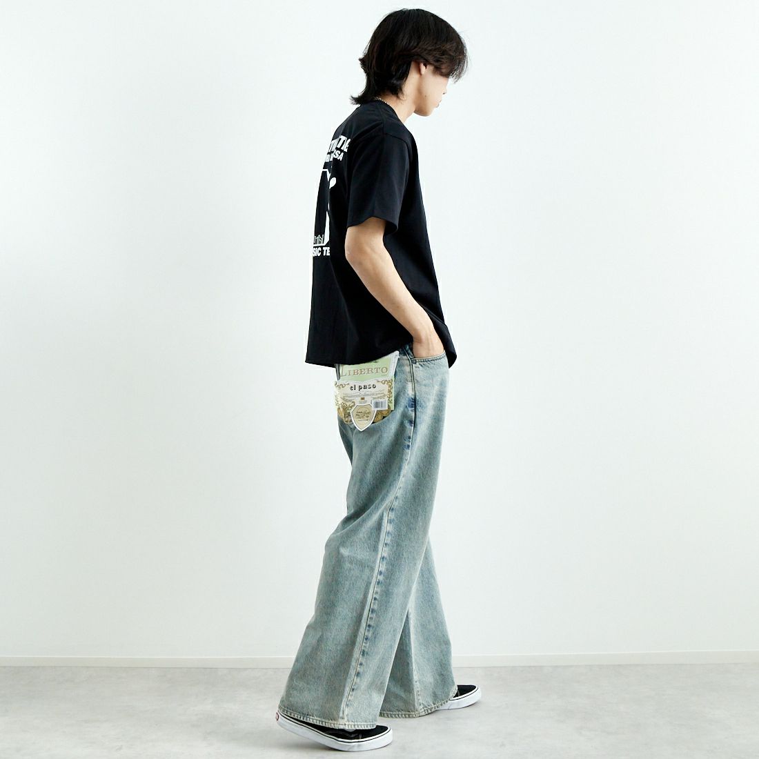 MANHATTAN PORTAGE [マンハッタンポーテージ] MTVロゴ ショートスリーブTシャツ [25SS-MP-M618] BLACK &&モデル身長：179cm 着用サイズ：M&&