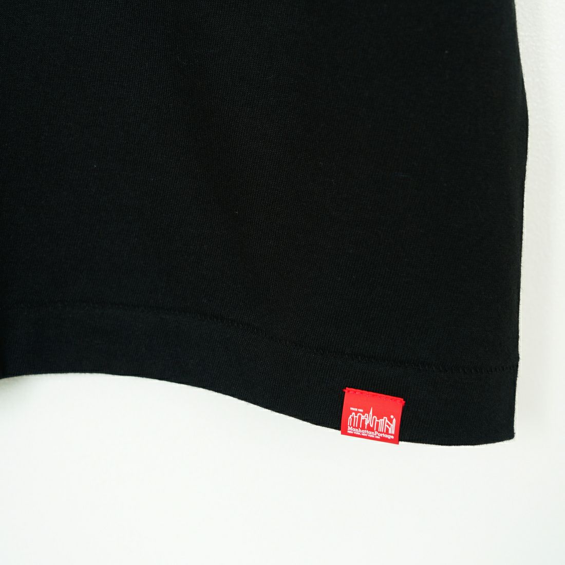 MANHATTAN PORTAGE [マンハッタンポーテージ] スカイラインロゴ ショートスリーブポケットTシャツ [MP-M611] BLACK