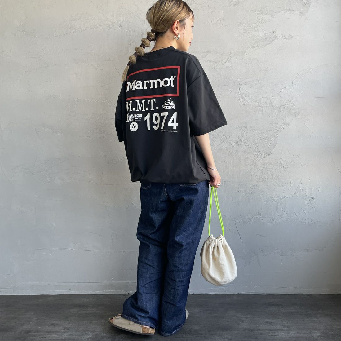 Marmot [マーモット] 別注 ドローコード付き ヒストリーバックプリントTシャツ [MTSS25MST330IN-JF] BLACK &&モデル身長：150cm 着用サイズ：S&&