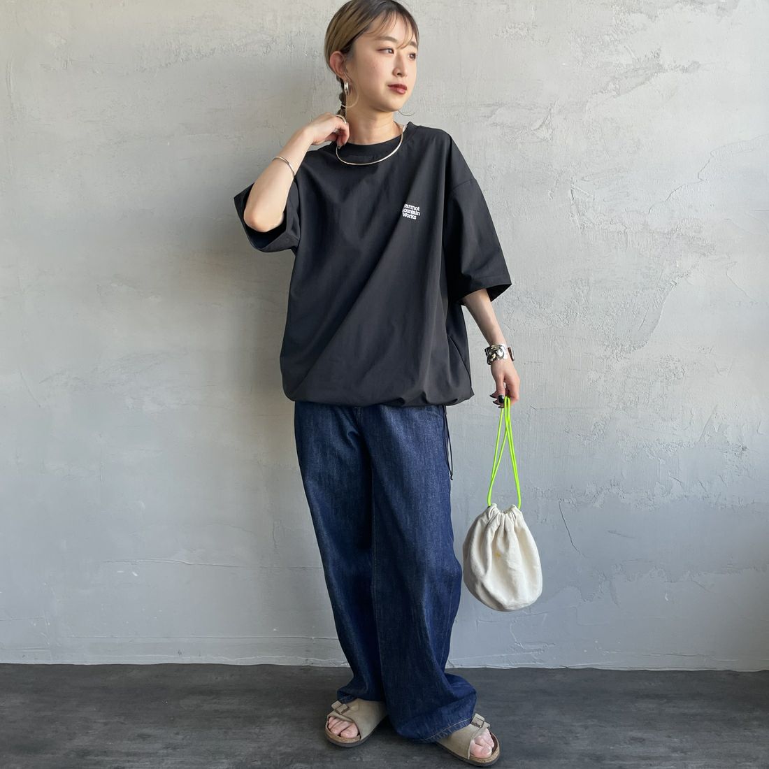 Marmot [マーモット] 別注 ドローコード付き ヒストリーバックプリントTシャツ [MTSS25MST330IN-JF] BLACK &&モデル身長：150cm 着用サイズ：S&&