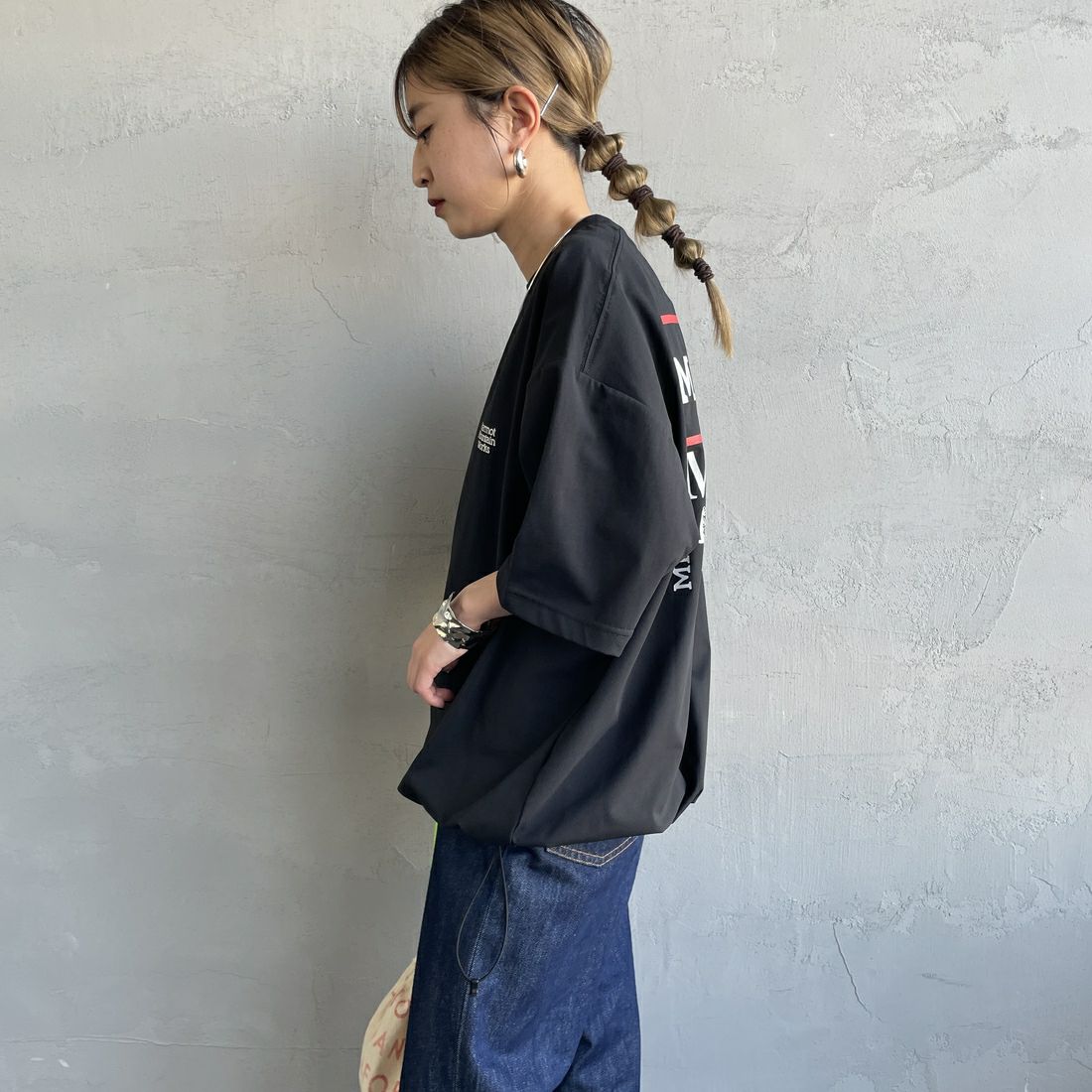 Marmot [マーモット] 別注 ドローコード付き ヒストリーバックプリントTシャツ [MTSS25MST330IN-JF] BLACK &&モデル身長：150cm 着用サイズ：S&&
