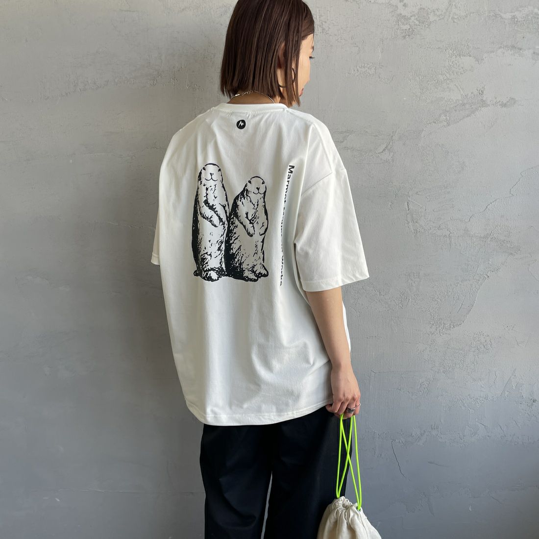 Marmot [マーモット] 別注 ドローコード付き マーモットバックプリントTシャツ [MTSS25MST329IN-JF] WHITE &&モデル身長：159cm 着用サイズ：S&&