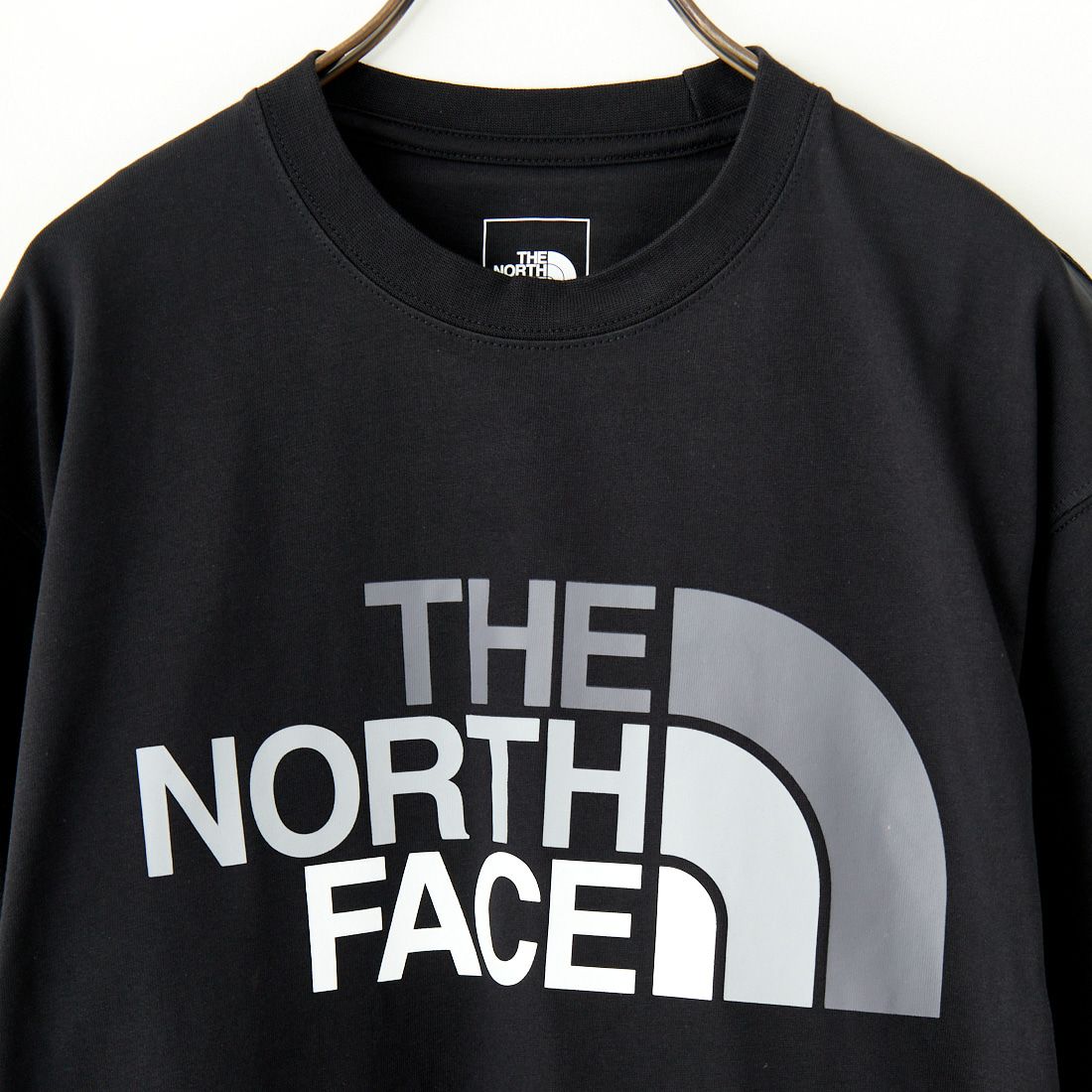 THE NORTH FACE [ザ ノースフェイス] ショートスリーブ フラッシュドライ カラフルロゴコットンTシャツ [NT32539] K