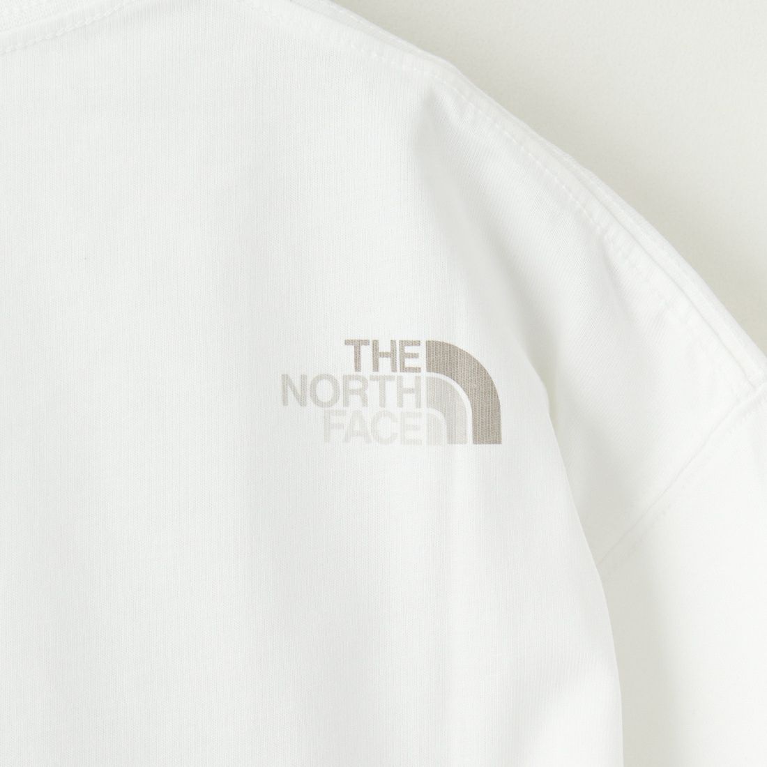 THE NORTH FACE [ザ ノースフェイス] ショートスリーブ フラッシュドライ カラフルロゴコットンTシャツ [NT32539] W