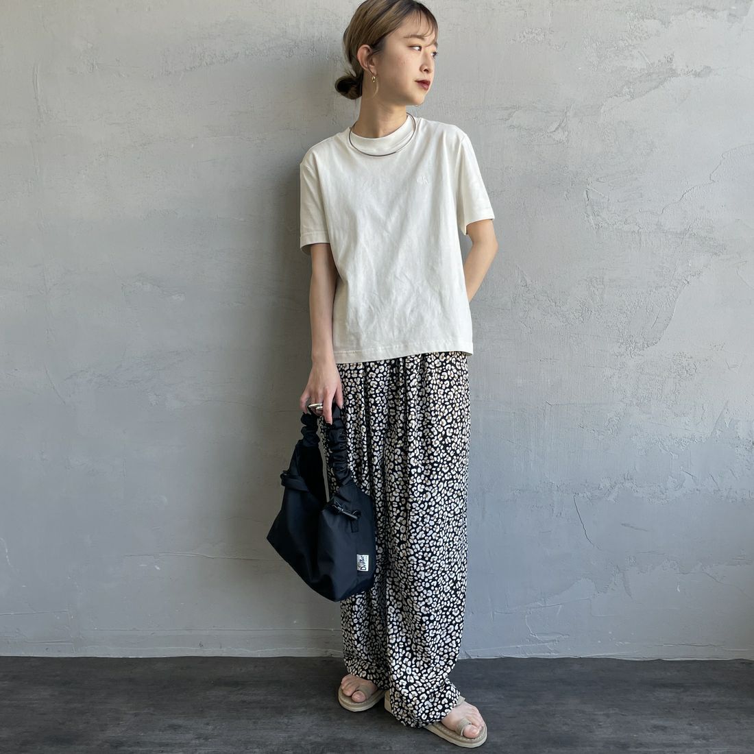 Calvin Klein [カルバンクライン] アーカイブロゴクルーネックTシャツ [47A219G] YAA &&モデル身長：150cm 着用サイズ：S&&