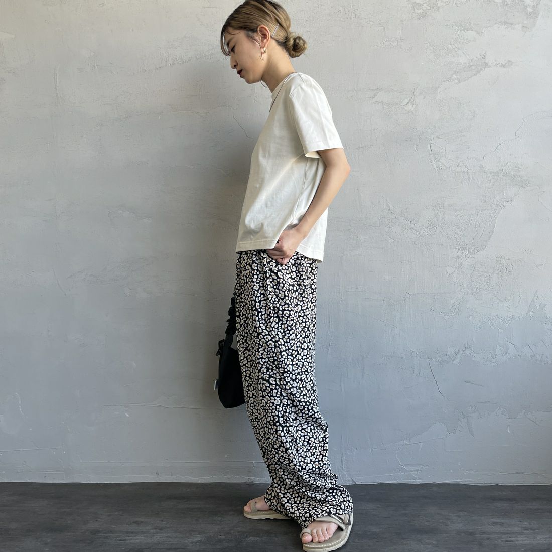 Calvin Klein [カルバンクライン] アーカイブロゴクルーネックTシャツ [47A219G] YAA &&モデル身長：150cm 着用サイズ：S&&
