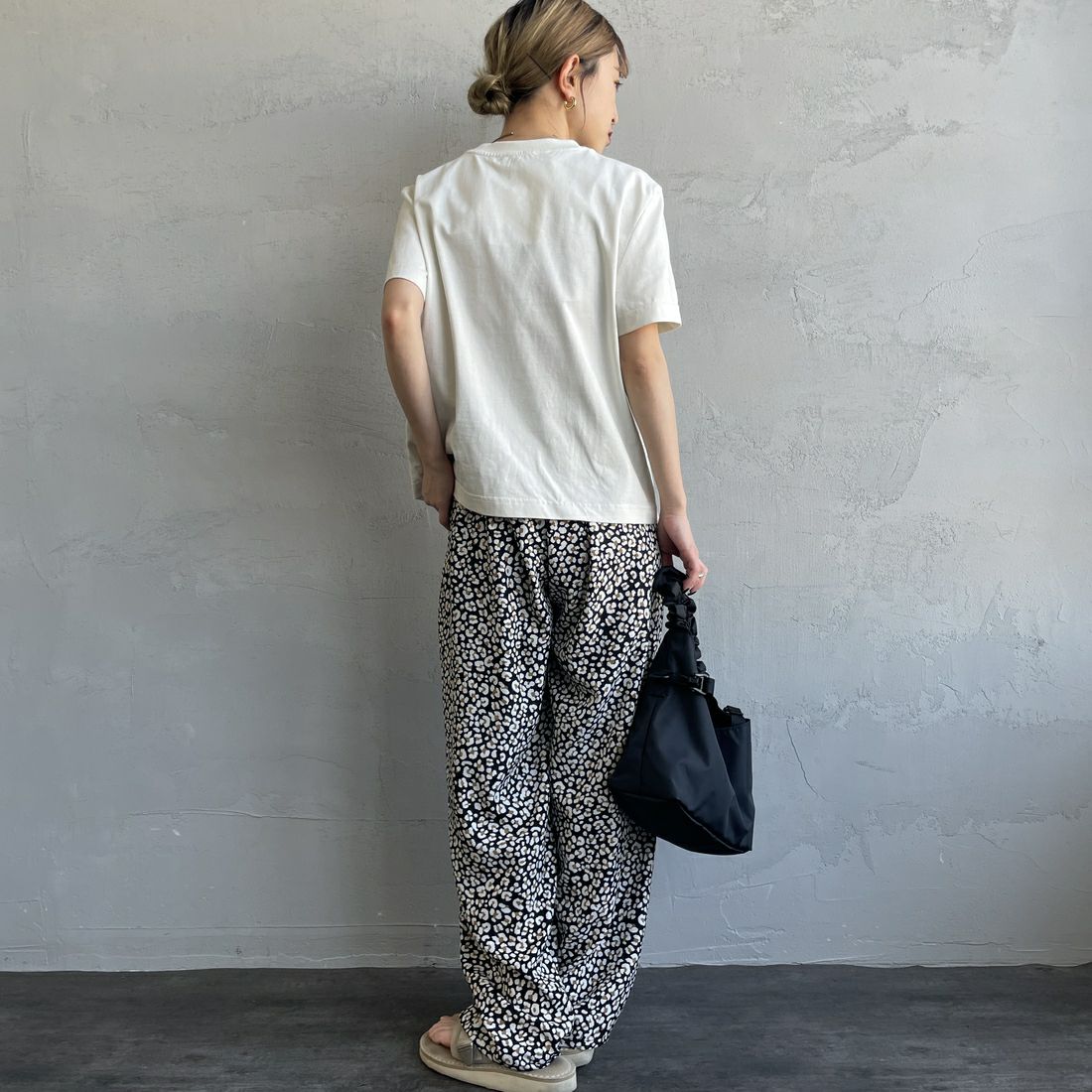 Calvin Klein [カルバンクライン] アーカイブロゴクルーネックTシャツ [47A219G] YAA &&モデル身長：150cm 着用サイズ：S&&