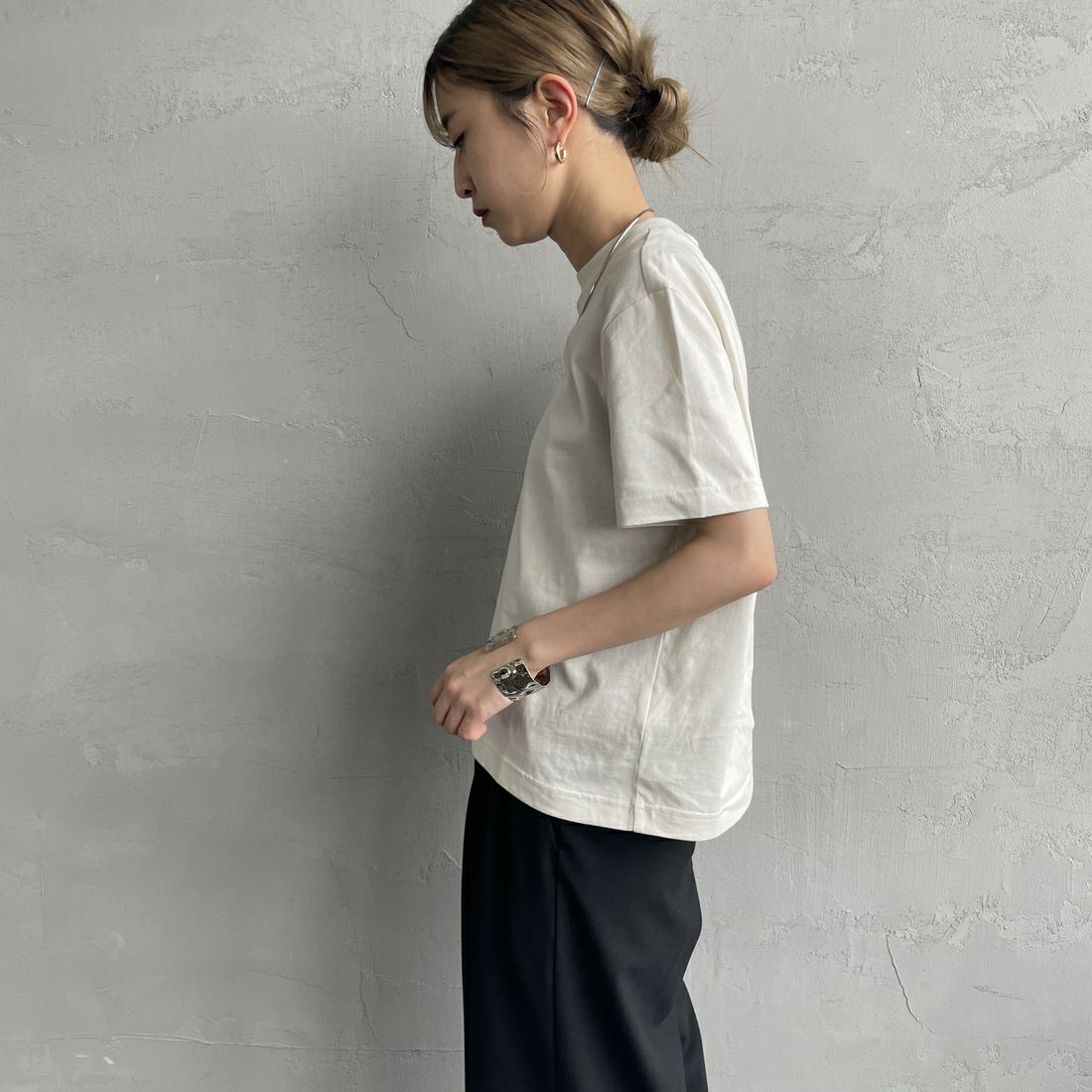 Calvin Klein [カルバンクライン] アーカイブロゴクルーネックTシャツ [47A219G] YAA &&モデル身長：150cm 着用サイズ：S&&