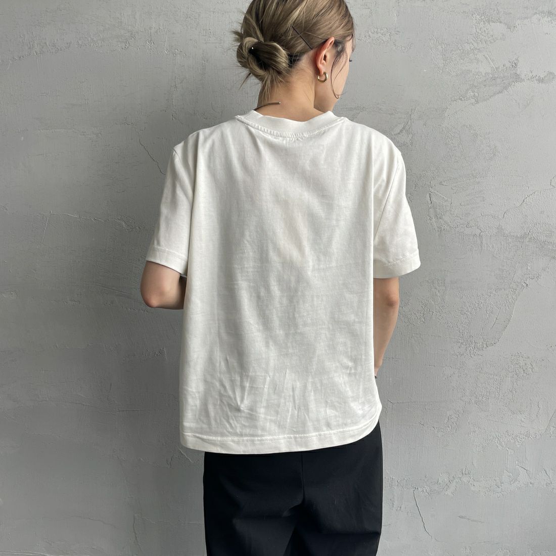 Calvin Klein [カルバンクライン] アーカイブロゴクルーネックTシャツ [47A219G] YAA &&モデル身長：150cm 着用サイズ：S&&