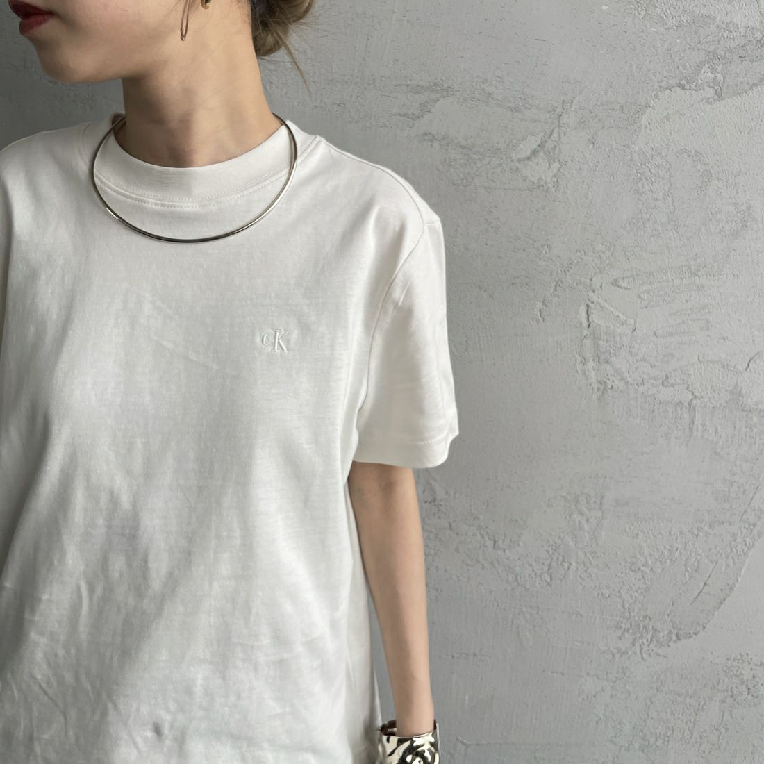 Calvin Klein [カルバンクライン] アーカイブロゴクルーネックTシャツ [47A219G] YAA &&モデル身長：150cm 着用サイズ：S&&