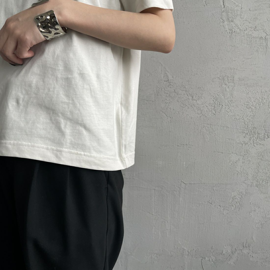 Calvin Klein [カルバンクライン] アーカイブロゴクルーネックTシャツ [47A219G] YAA &&モデル身長：150cm 着用サイズ：S&&