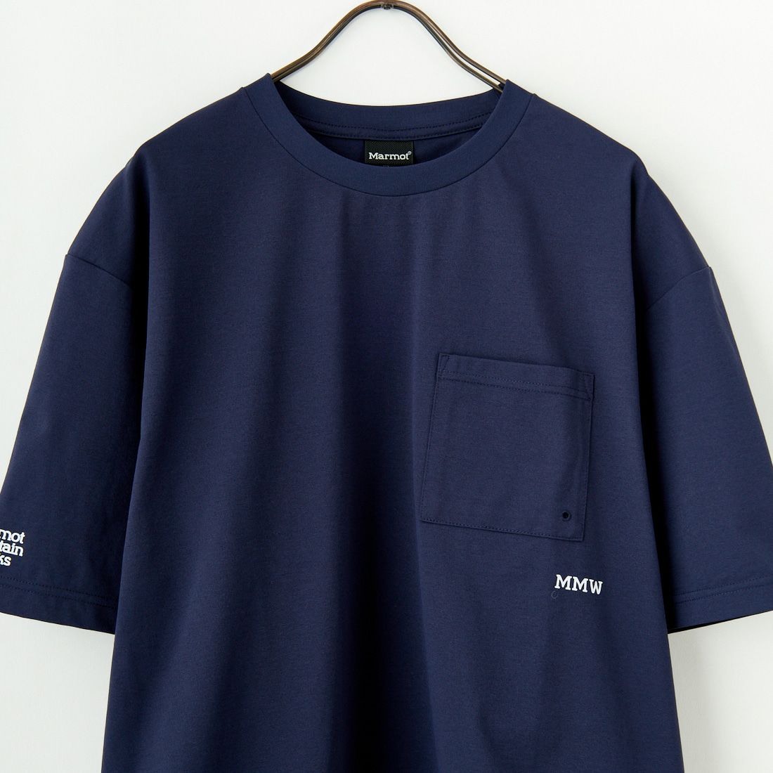 Marmot [マーモット] 別注 ドローコード付き バックプリントポケットTシャツ [MTSS25MST331IN-JF] NAVY