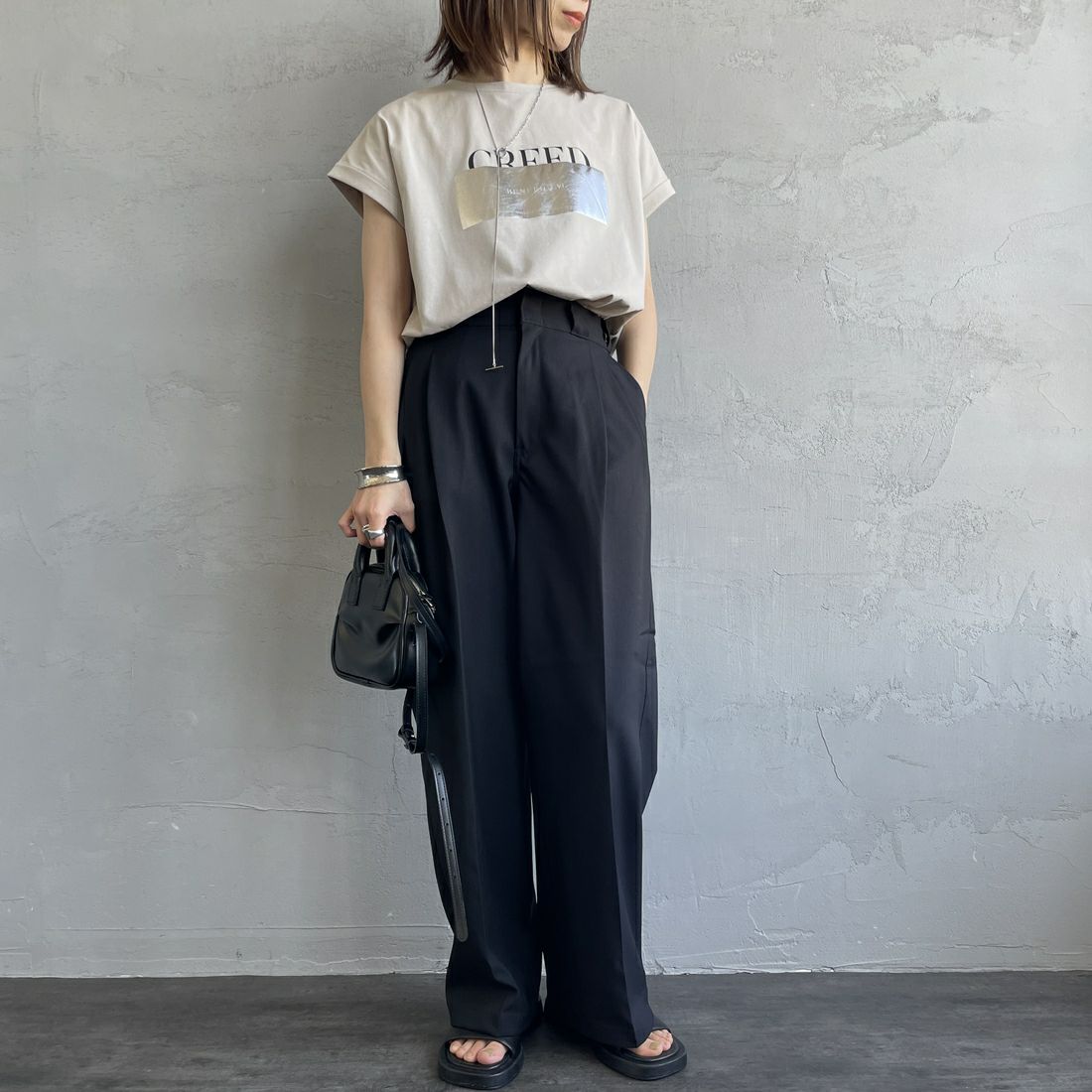 Maison de L'allure [メゾン ドゥ ラリュール] 箔ラバーロゴプリントTシャツ [M25112019] 07 GRAY &&モデル身長：158cm 着用サイズ：F&&
