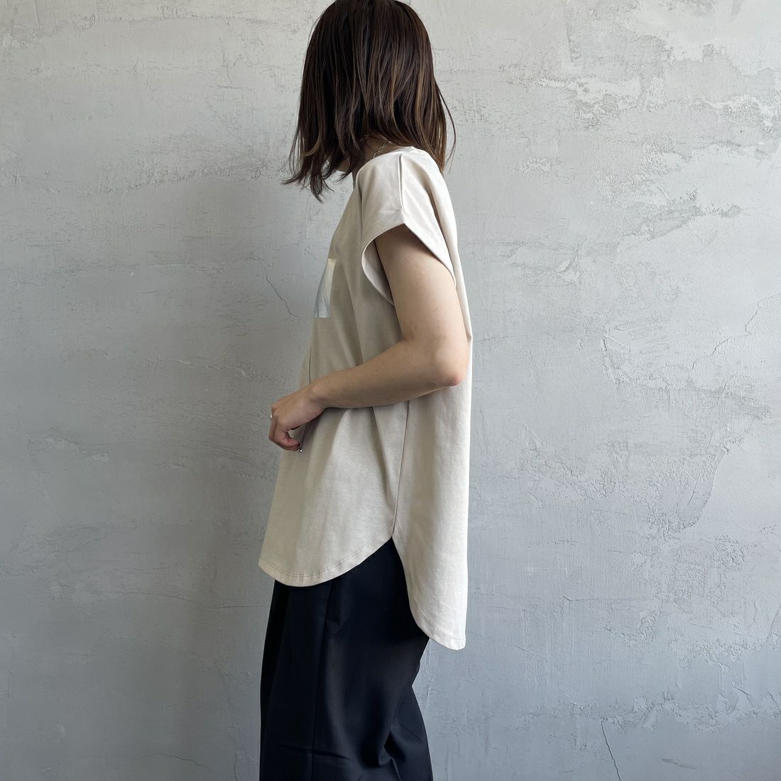 Maison de L'allure [メゾン ドゥ ラリュール] 箔ラバーロゴプリントTシャツ [M25112019] 07 GRAY &&モデル身長：158cm 着用サイズ：F&&