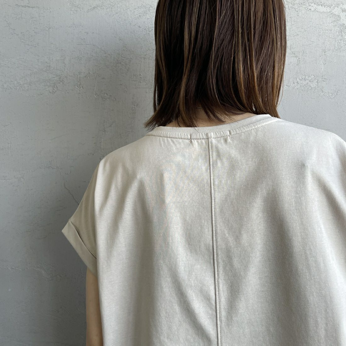 Maison de L'allure [メゾン ドゥ ラリュール] 箔ラバーロゴプリントTシャツ [M25112019] 07 GRAY &&モデル身長：158cm 着用サイズ：F&&