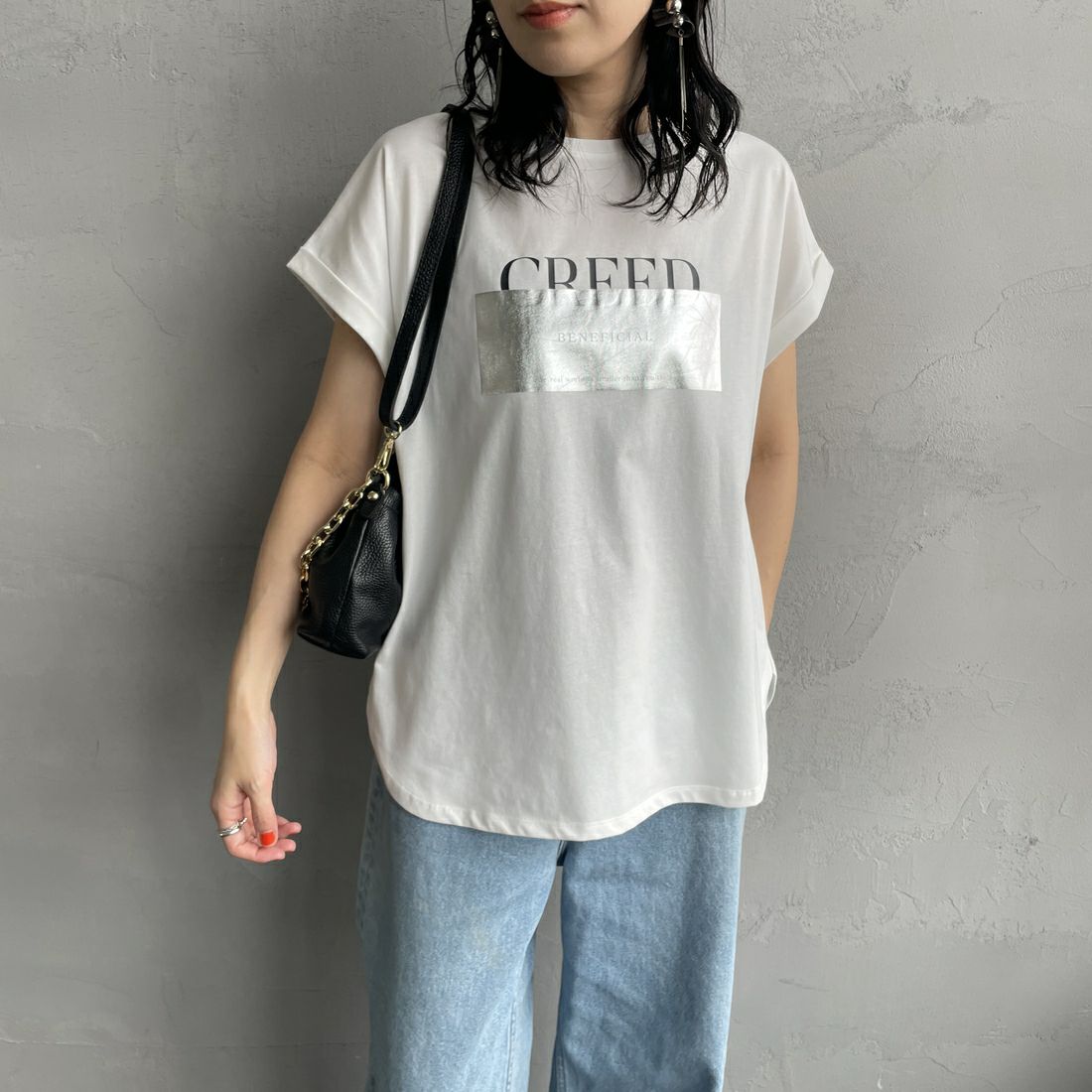 Maison de L'allure [メゾン ドゥ ラリュール] 箔ラバーロゴプリントTシャツ [M25112019] 01 WHITE &&モデル身長：160cm 着用サイズ：F&&