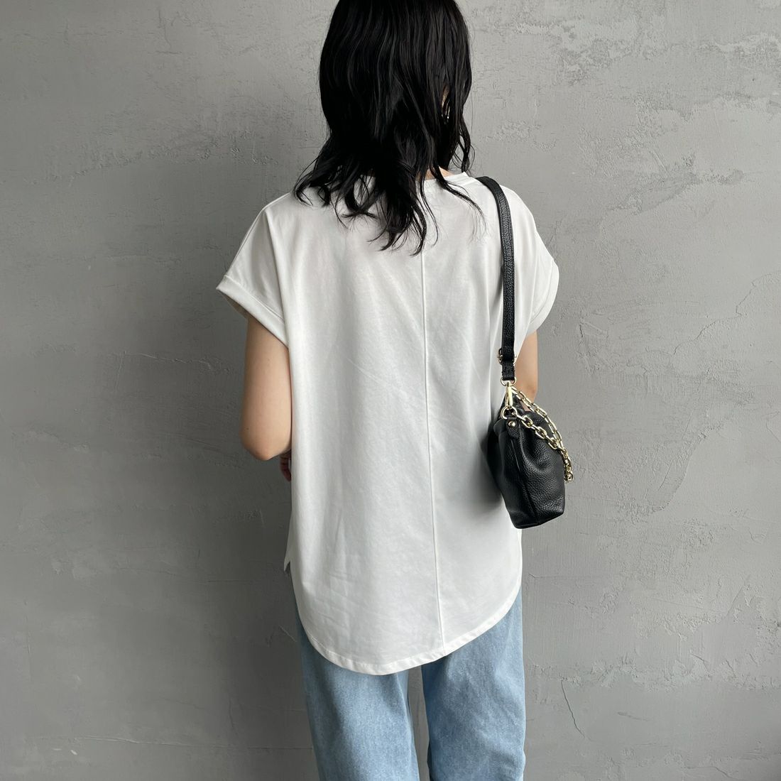 Maison de L'allure [メゾン ドゥ ラリュール] 箔ラバーロゴプリントTシャツ [M25112019] 01 WHITE &&モデル身長：160cm 着用サイズ：F&&