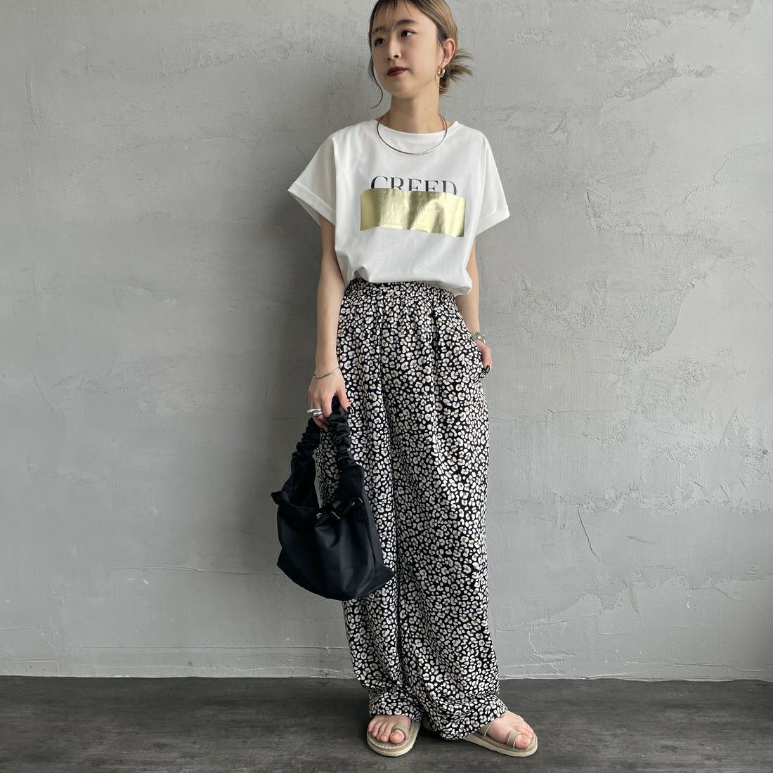 Maison de L'allure [メゾン ドゥ ラリュール] 箔ラバーロゴプリントTシャツ [M25112019] 02 OFF &&モデル身長：150cm 着用サイズ：F&&