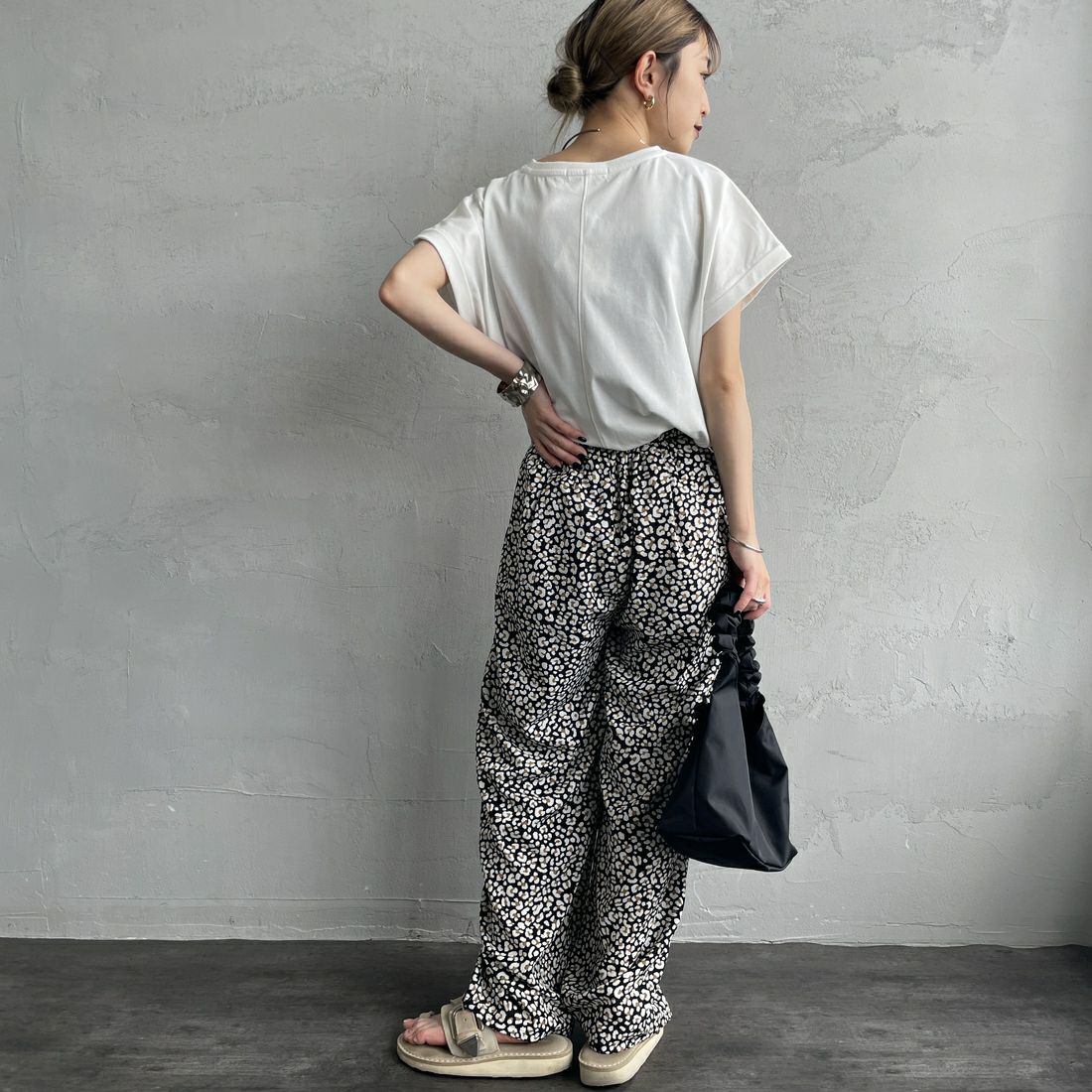 Maison de L'allure [メゾン ドゥ ラリュール] 箔ラバーロゴプリントTシャツ [M25112019] 02 OFF &&モデル身長：150cm 着用サイズ：F&&