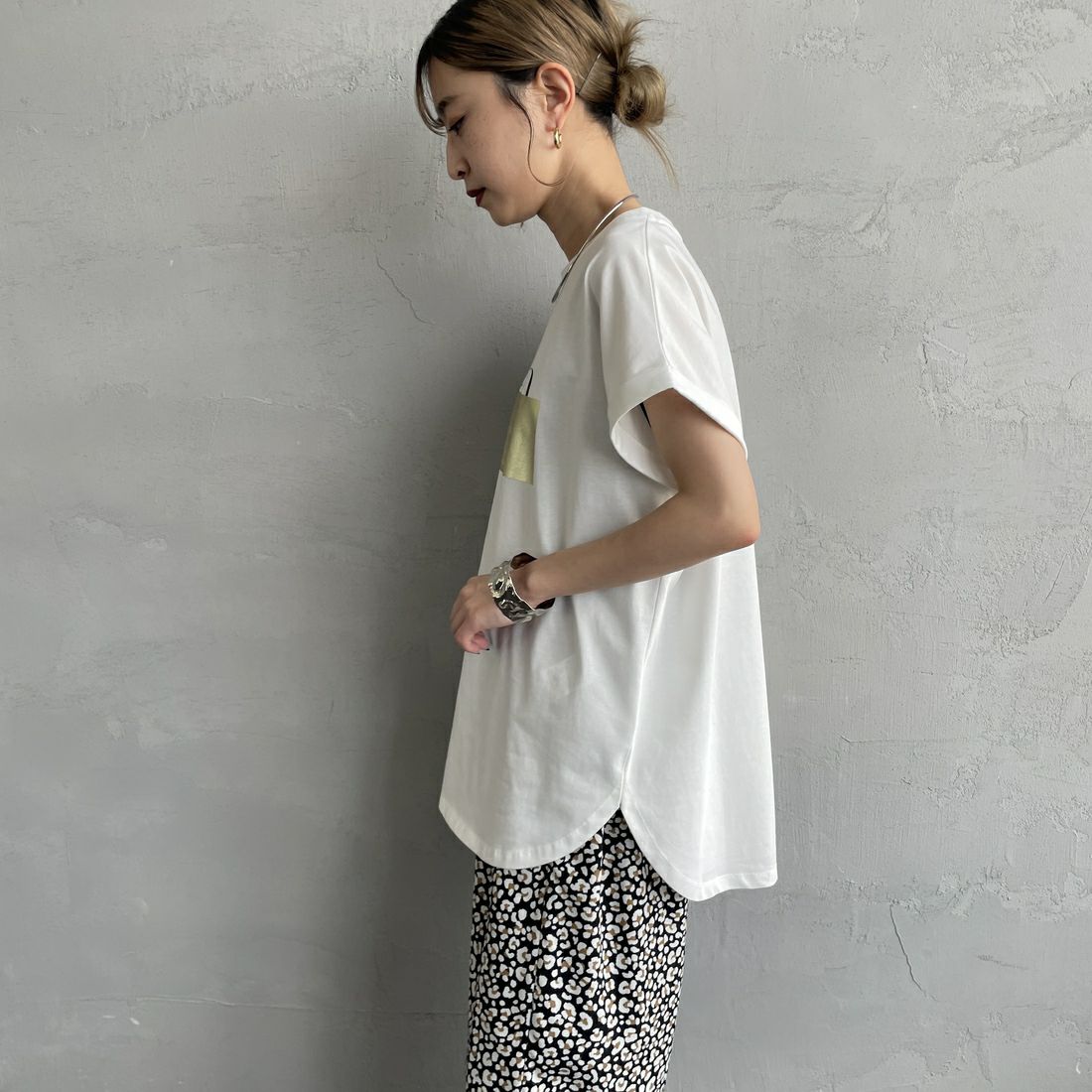 Maison de L'allure [メゾン ドゥ ラリュール] 箔ラバーロゴプリントTシャツ [M25112019] 02 OFF &&モデル身長：150cm 着用サイズ：F&&