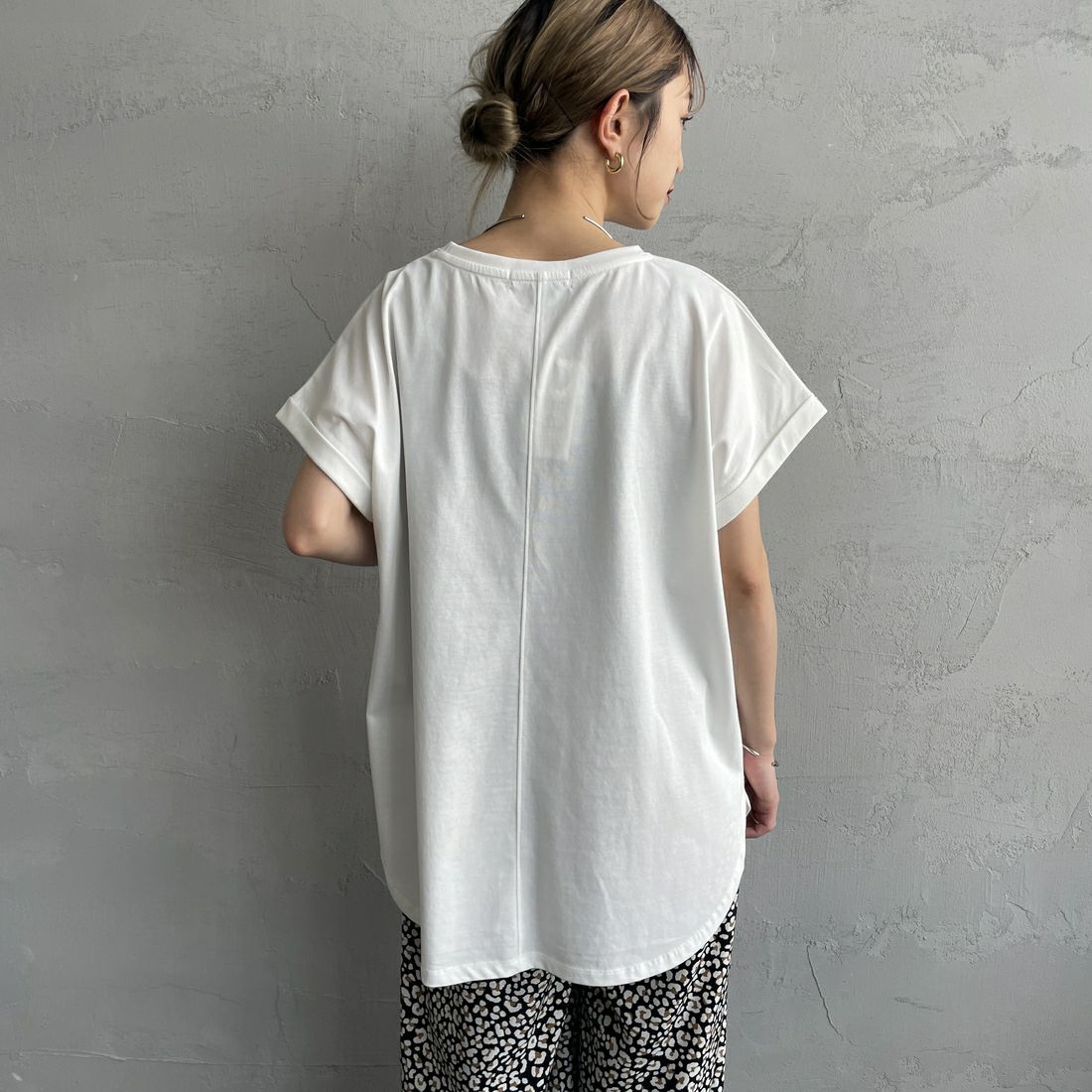 Maison de L'allure [メゾン ドゥ ラリュール] 箔ラバーロゴプリントTシャツ [M25112019] 02 OFF &&モデル身長：150cm 着用サイズ：F&&
