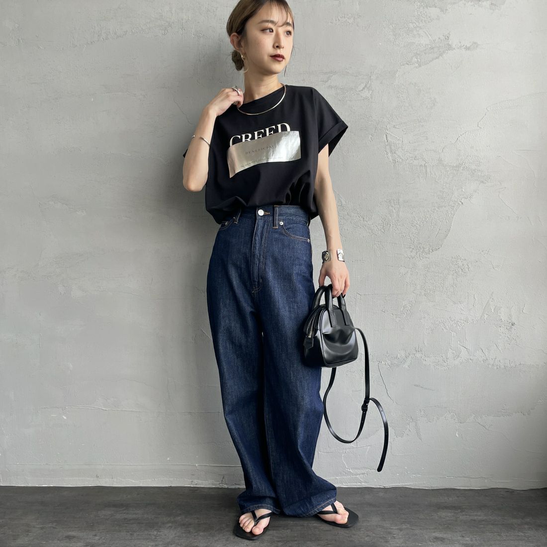 Maison de L'allure [メゾン ドゥ ラリュール] 箔ラバーロゴプリントTシャツ [M25112019] 09 BLACK &&モデル身長：150cm 着用サイズ：F&&
