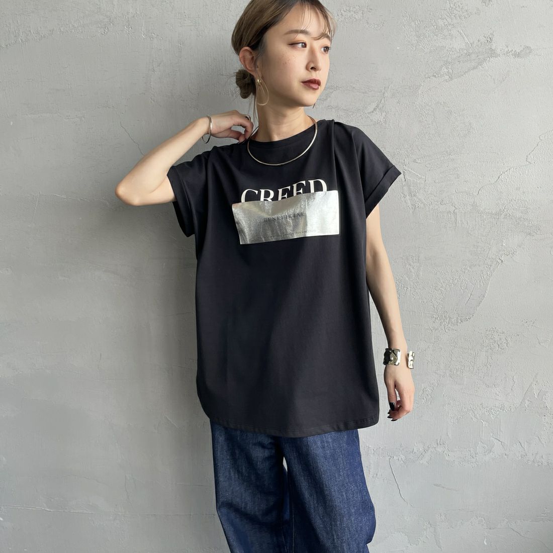 Maison de L'allure [メゾン ドゥ ラリュール] 箔ラバーロゴプリントTシャツ [M25112019] 09 BLACK &&モデル身長：150cm 着用サイズ：F&&