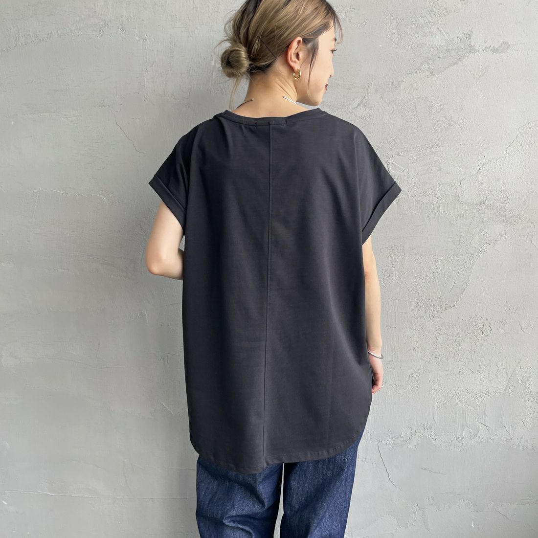 Maison de L'allure [メゾン ドゥ ラリュール] 箔ラバーロゴプリントTシャツ [M25112019] 09 BLACK &&モデル身長：150cm 着用サイズ：F&&