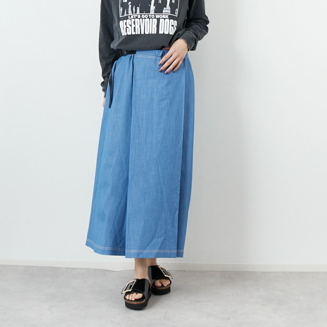 THOUSAND MILE [サウザンド マイル] ウェーブアジャストスカート [TM251TD00352] LT.BLUE &&モデル身長：167cm 着用サイズ：F&&