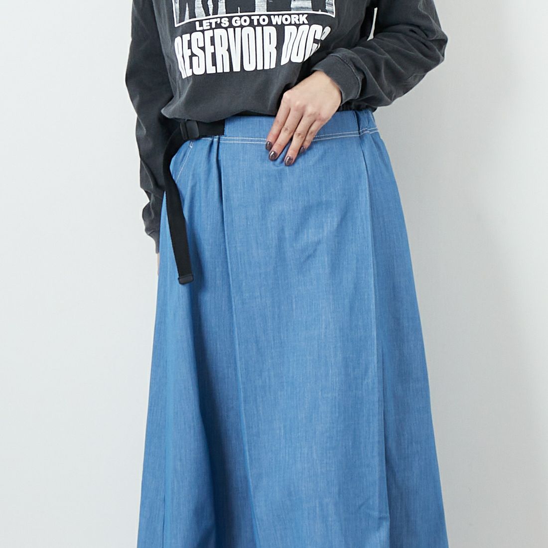 THOUSAND MILE [サウザンド マイル] ウェーブアジャストスカート [TM251TD00352] LT.BLUE &&モデル身長：167cm 着用サイズ：F&&