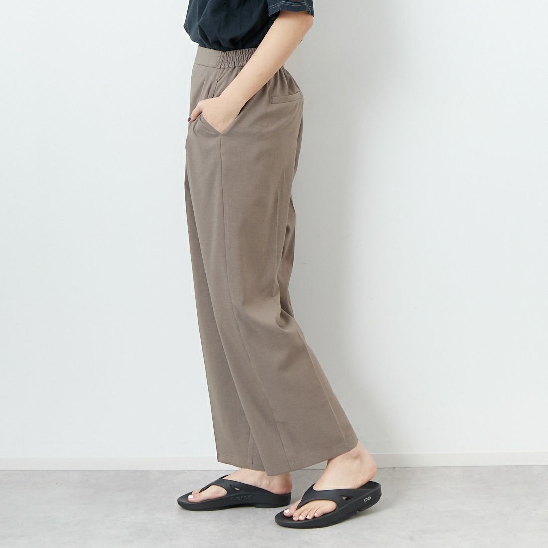 Jeans Factory Clothes [ジーンズファクトリークローズ] 2タックイージーワイドスラックス [51086007] ﾓｶｶｰｷ &&モデル身長：167cm 着用サイズ：1&&