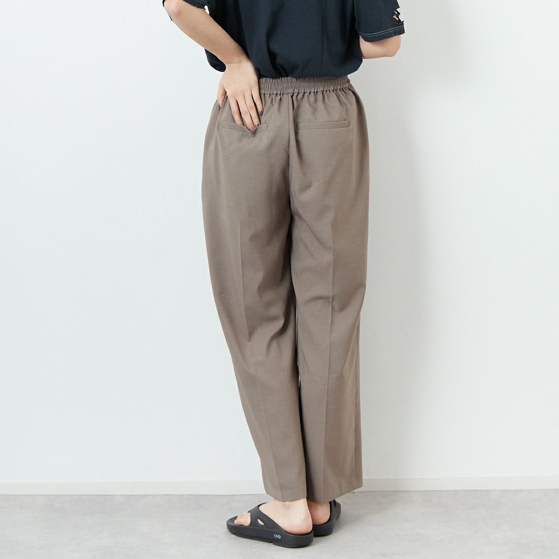 Jeans Factory Clothes [ジーンズファクトリークローズ] 2タックイージーワイドスラックス [51086007] ﾓｶｶｰｷ &&モデル身長：167cm 着用サイズ：1&&