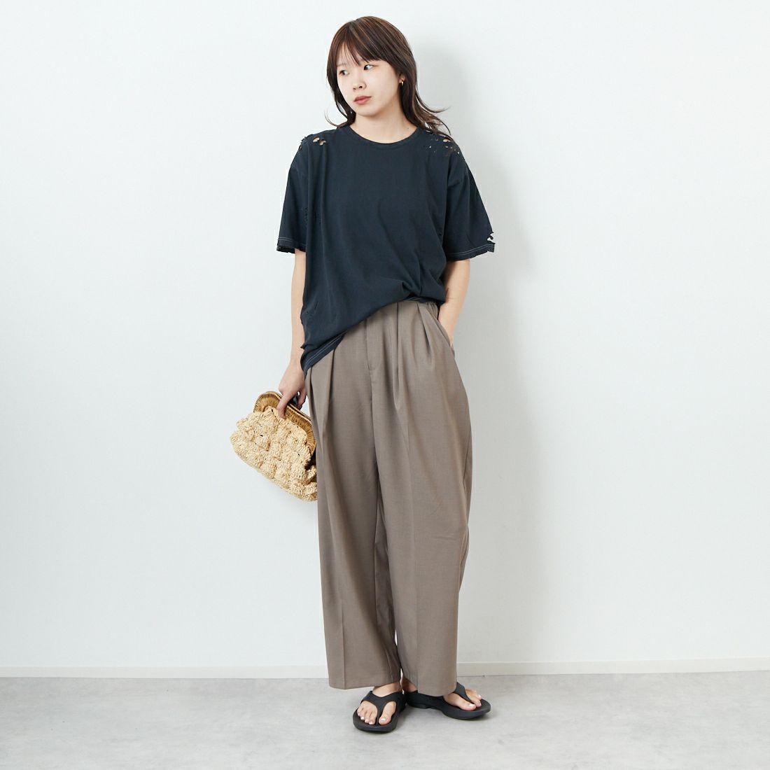 Jeans Factory Clothes [ジーンズファクトリークローズ] 2タックイージーワイドスラックス [51086007] ﾓｶｶｰｷ &&モデル身長：167cm 着用サイズ：1&&