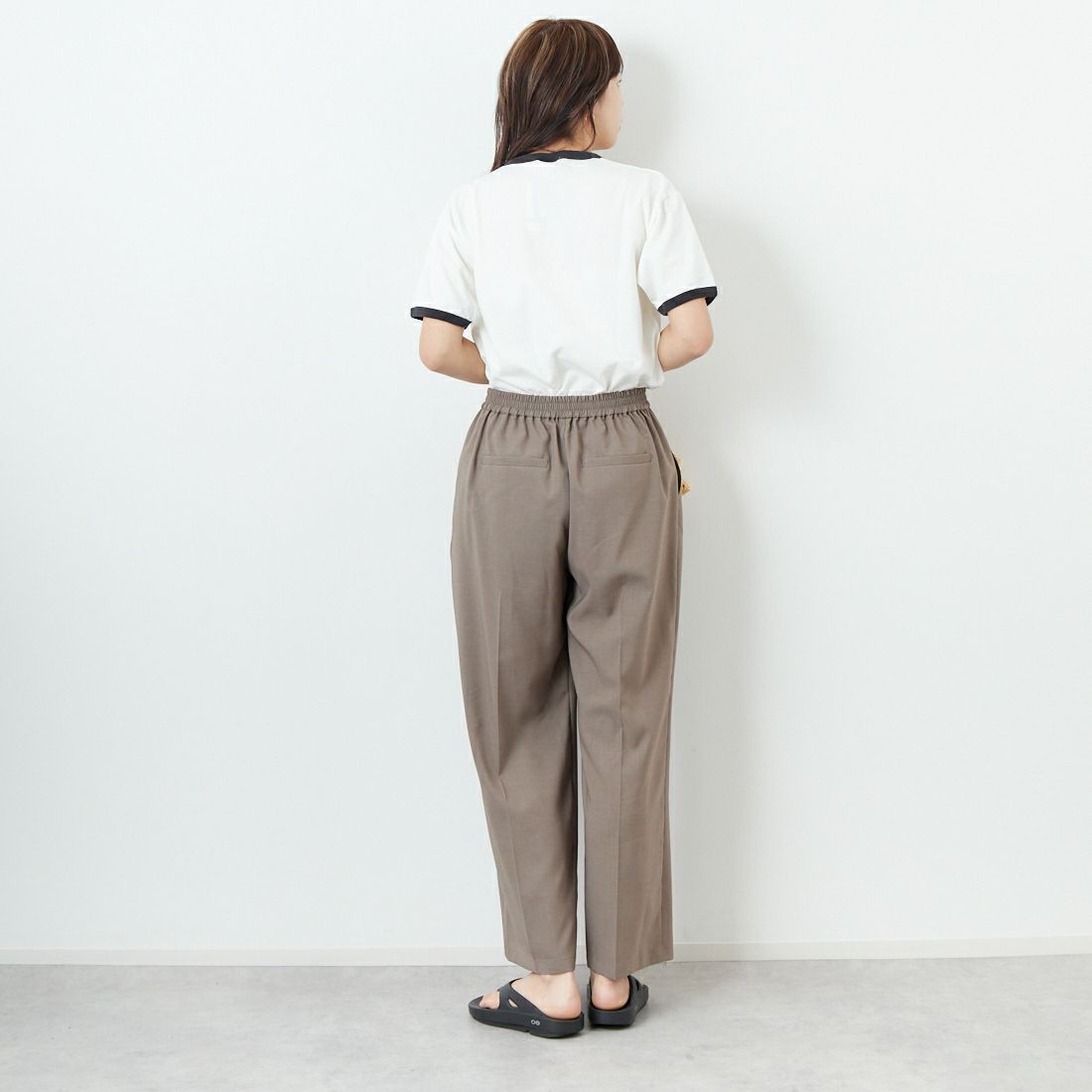 Jeans Factory Clothes [ジーンズファクトリークローズ] 2タックイージーワイドスラックス [51086007] ﾓｶｶｰｷ &&モデル身長：167cm 着用サイズ：1&&